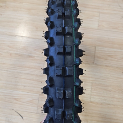 OEM 용납 90/90-21 우수한 고무 함량과 함께 초 부드럽고 중간 부드러운 타이어