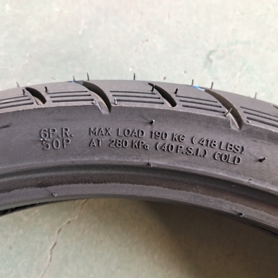 35%-55% 고무 함유 Tubeless 오토바이 타이어 80/90--17와 OEM 허용