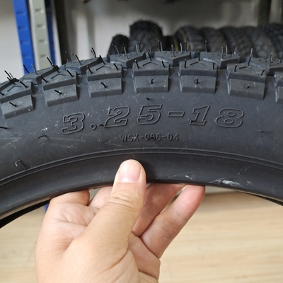 3.25-18 3.50-18 4.00-8 110/90-16 TL E-Mark 인증서를 가진 이집트 시장을위한 타이어