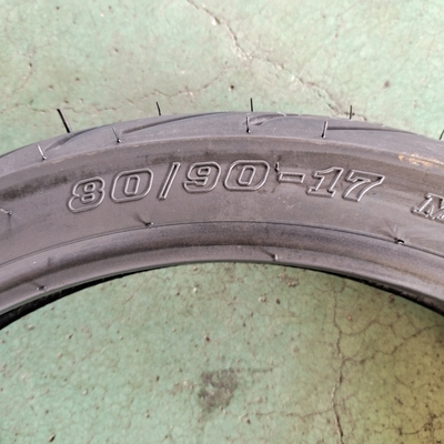 검은색 모터사이클 타이어 / Llantas de Moto / Neumatico Moto 35%-55% 고무 함유