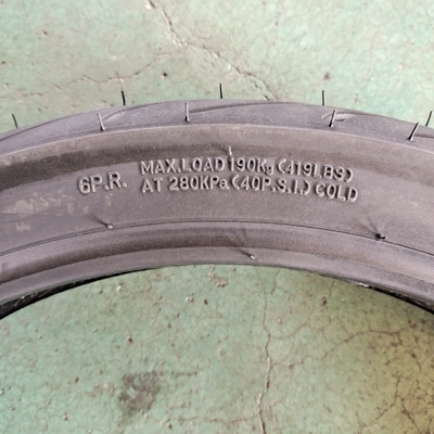 검은색 모터사이클 타이어 / Llantas de Moto / Neumatico Moto 35%-55% 고무 함유