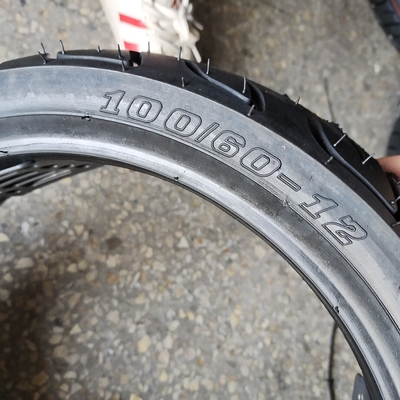 자연 고무 전기 자전거 지방 타이어 100/60-12 사이즈에서 허용 OEM