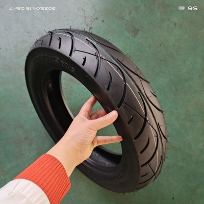 110/90-13 오토바이 타이어 6pr/8pr Ply 등급의 검은색 나일론 타이어