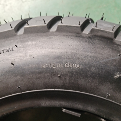 130/90-10 OEM 용납 및 뛰어난 성능의 Natrual 고무 오토바이 타이어