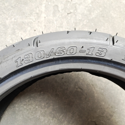 원자재 자연 고무 강철 나일론 130/60-13 8ply Rate 오토바이 타이어
