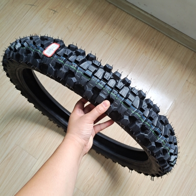 직접 깊은 패턴 디자인 오토바이 타이어 포트 칭다오 로딩