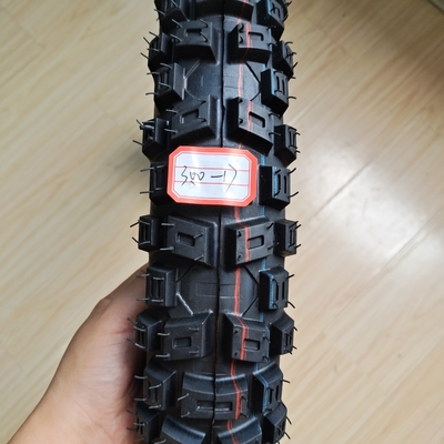 직접 깊은 패턴 디자인 오토바이 타이어 포트 칭다오 로딩