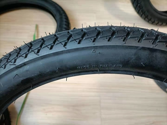 청다오 로딩 포트 공급 60/100-17 70/100-17 타이어 캐신과 함께 오토바이 타이어