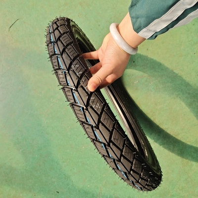 딥 디자인 모터사이클 타이어 275-17 5000 pcs Per Day 용량 및 딥 패턴 디자인