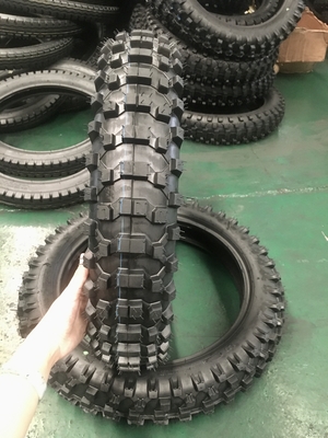 350kg 용량 110/90-16 110/90/16 오프로드 운전용 무관공 모터사이클 타이어