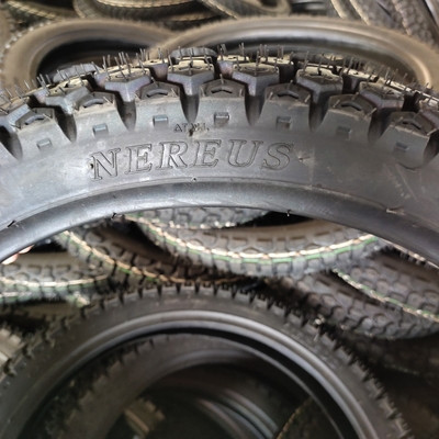 LLantas Kenda Para Moto 275x18 로딩 포트 칭다오 포트 타이어 오토바이 275x18 2.9KG