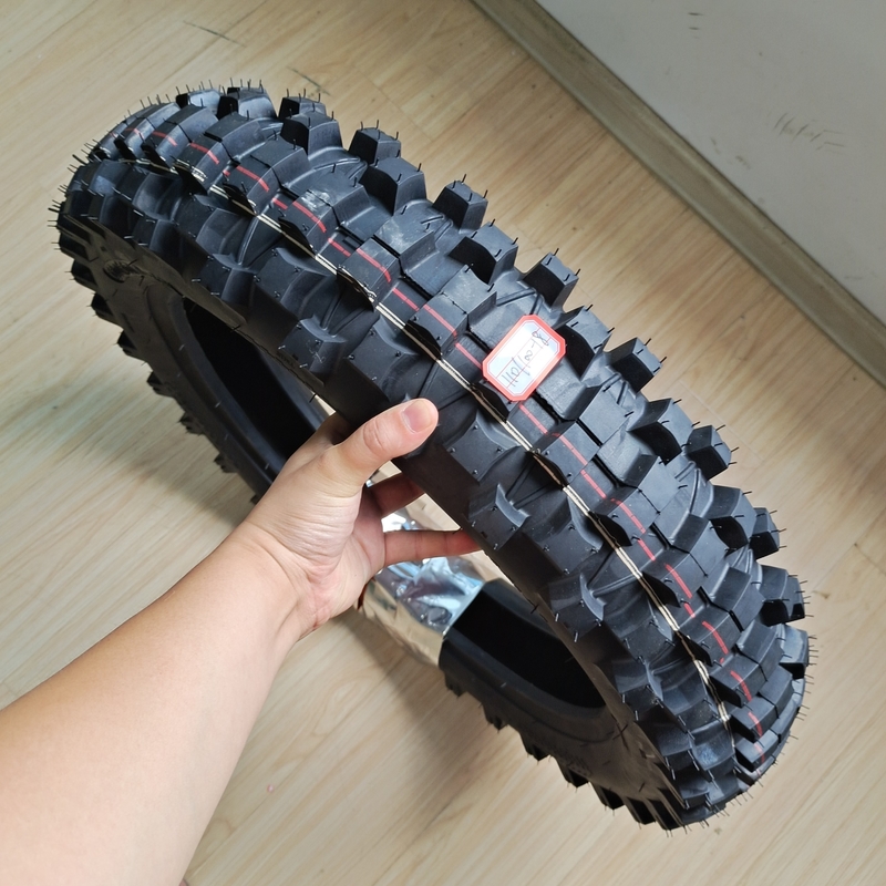 OEM 허용 슈퍼 오토바이 타이어 110/100-18 자연 고무 스틸 나일론으로 만들어졌습니다.