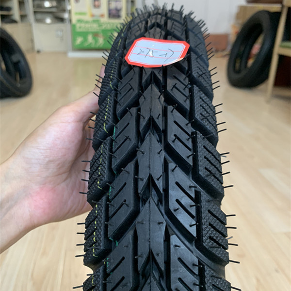 20000 KM 작업 생활 모터사이클 타이어 2.75-17 47 L Maggion의 깊은 패턴 디자인