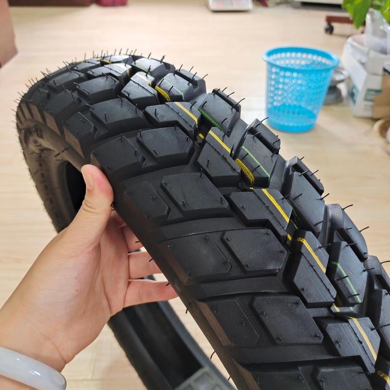 20000 KM 작업 생활 모터사이클 타이어 110/90-17 TL 칭다오 항구