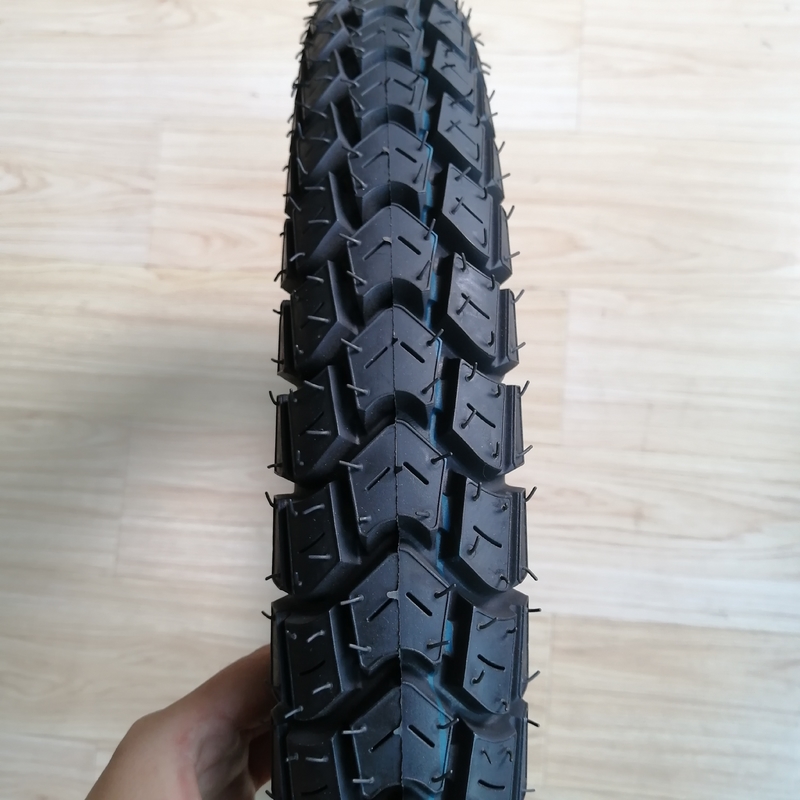 오래 지속되는 오토바이 타이어 2.75-17 20000 KM 작동 기간 및 내구성 타이어 케이스